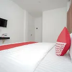 Oyo 443 Hotel Barlian