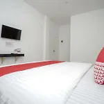 Oyo 443 Hotel Barlian