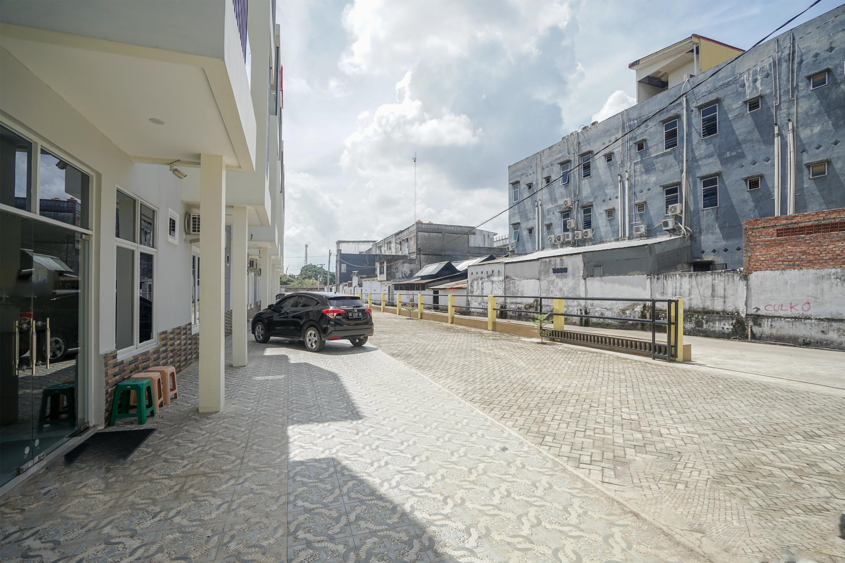 Hotel Oyo 443 Barlian