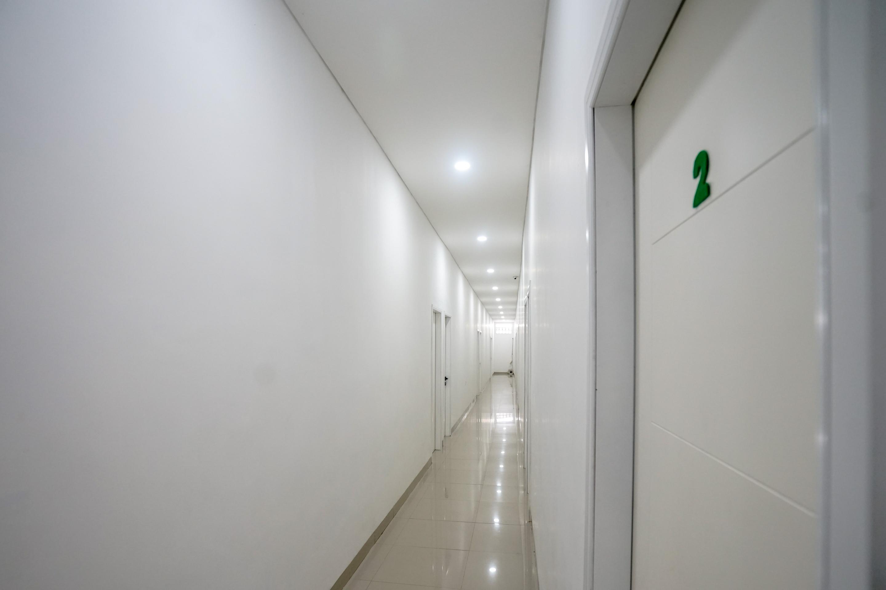 Oyo 443 Barlian Hotel 2*