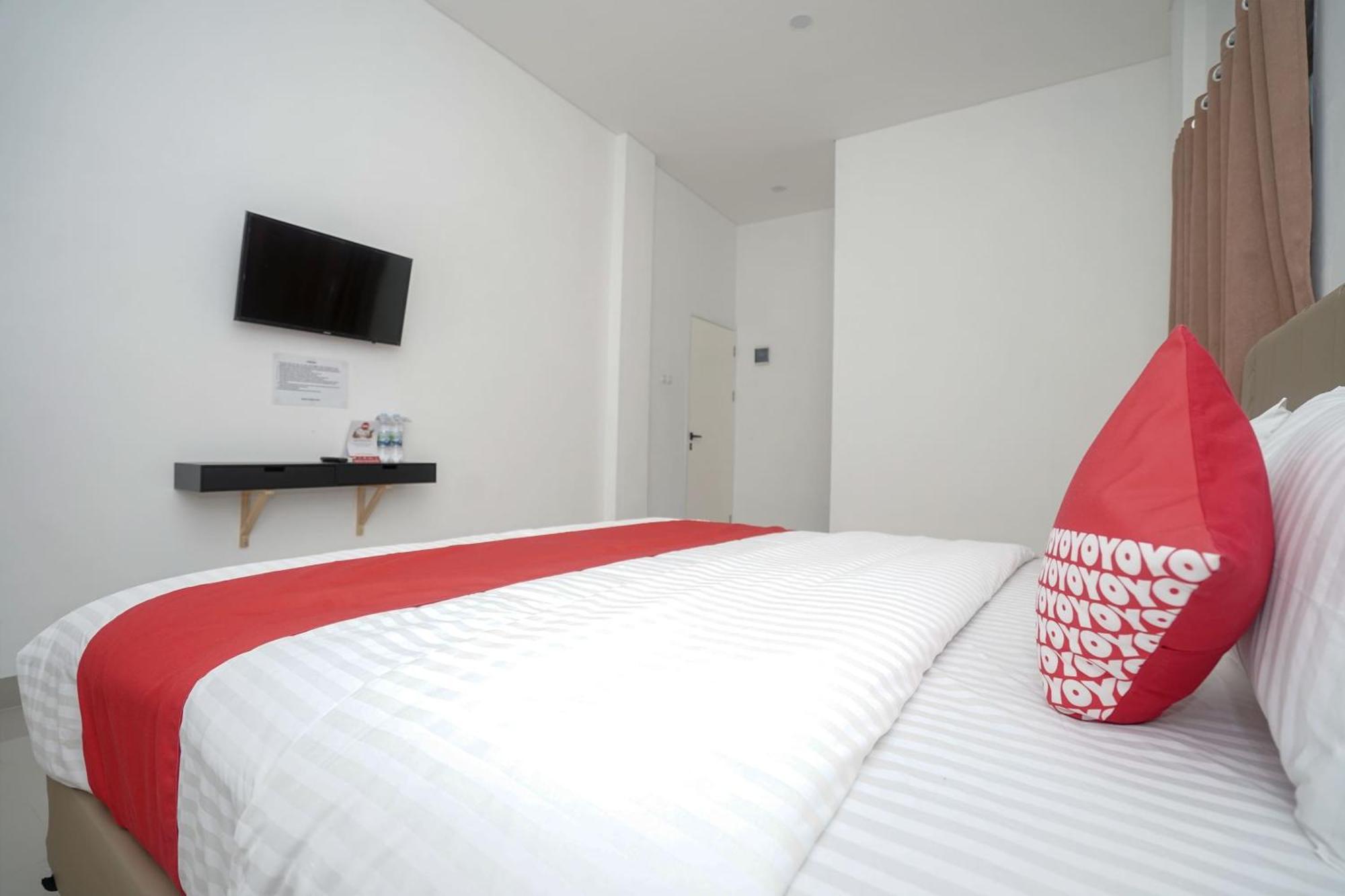 Hotel Oyo 443 Barlian 2*