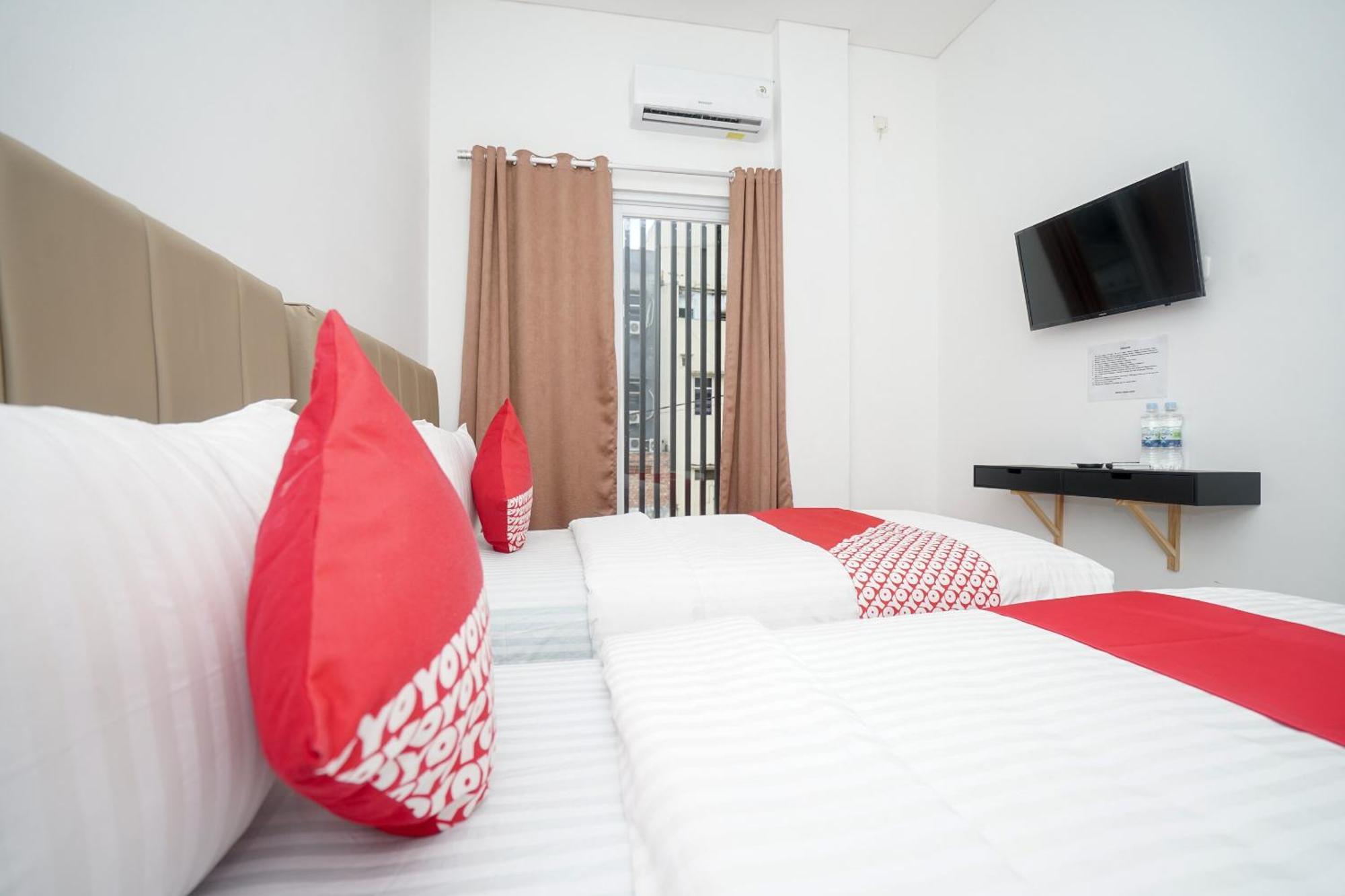 Oyo 443 Barlian Hotel