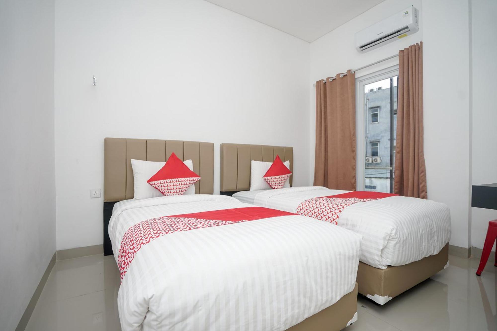 Hotel Oyo 443 Barlian 2*