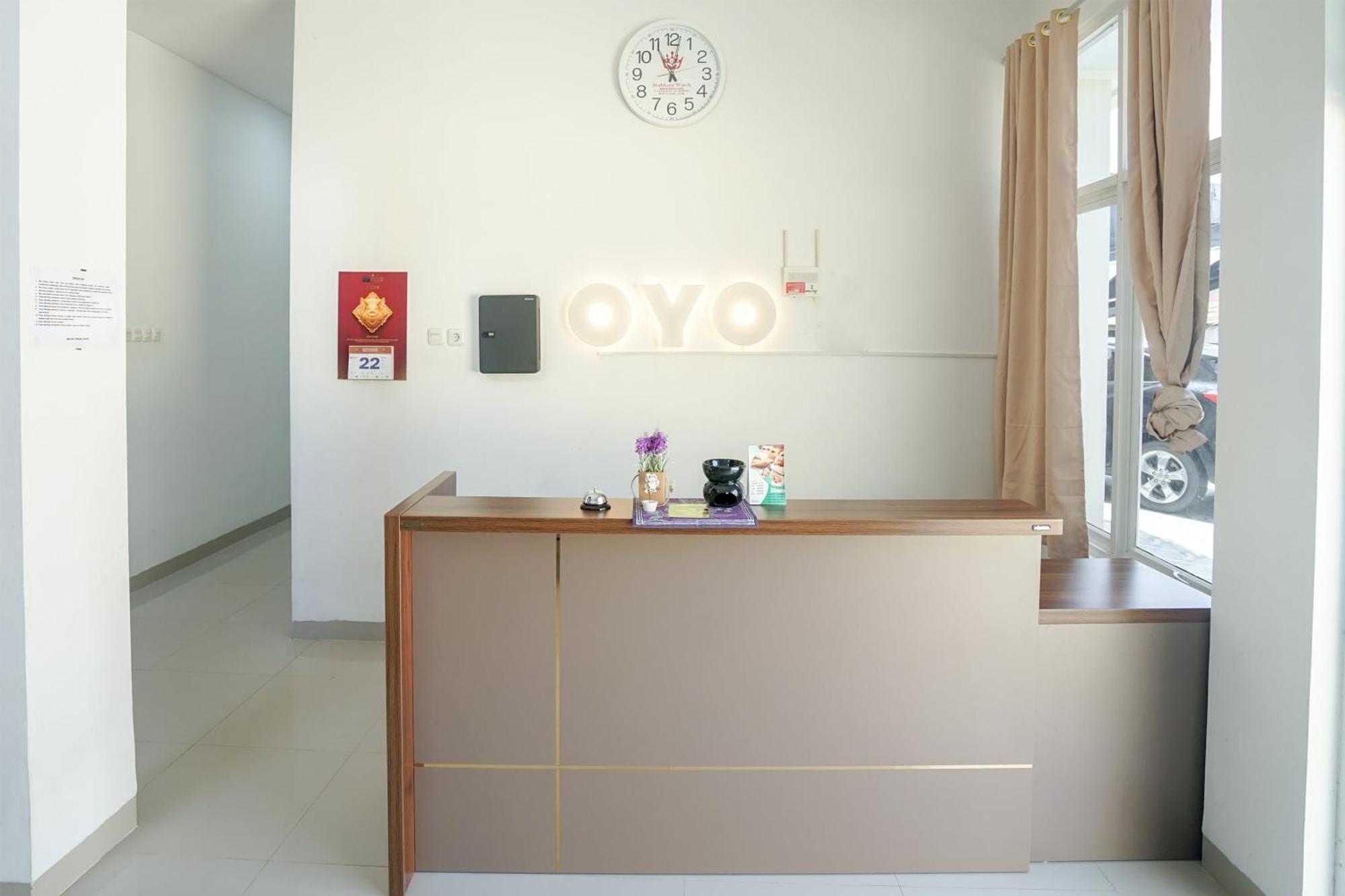 Oyo 443 Barlian Hotel 2*