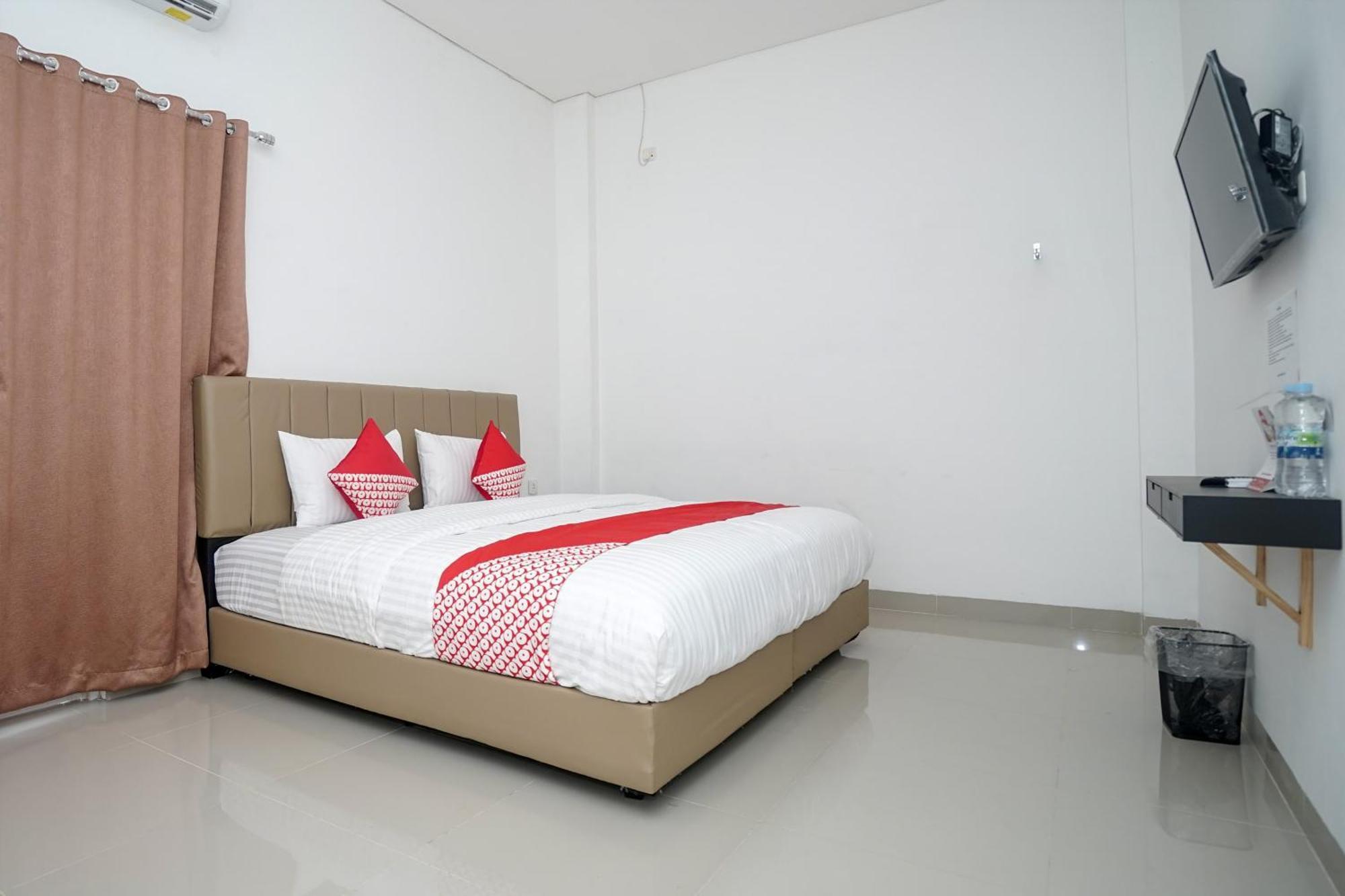 Hotel Oyo 443 Barlian 2*