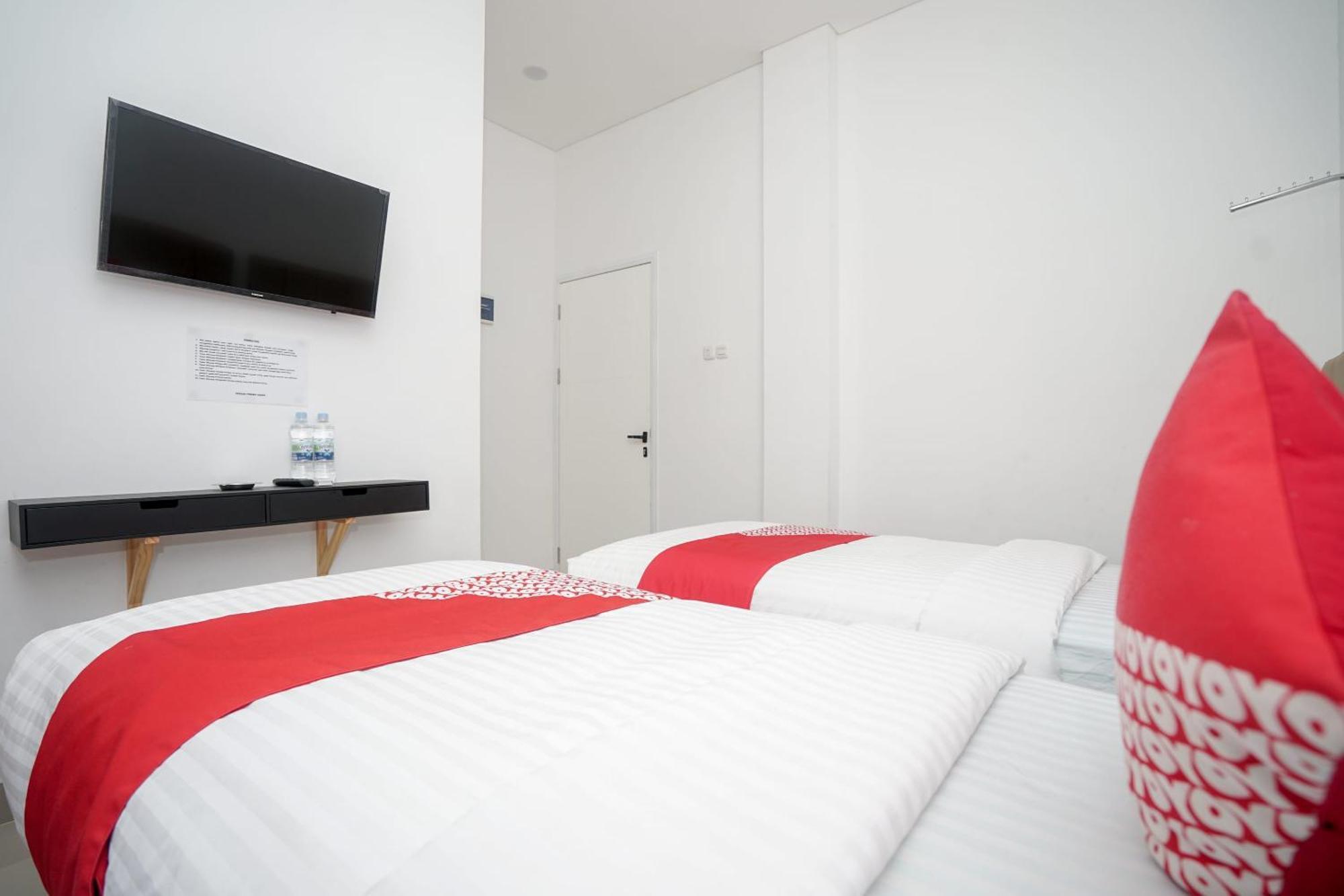Hotel Oyo 443 Barlian 2*