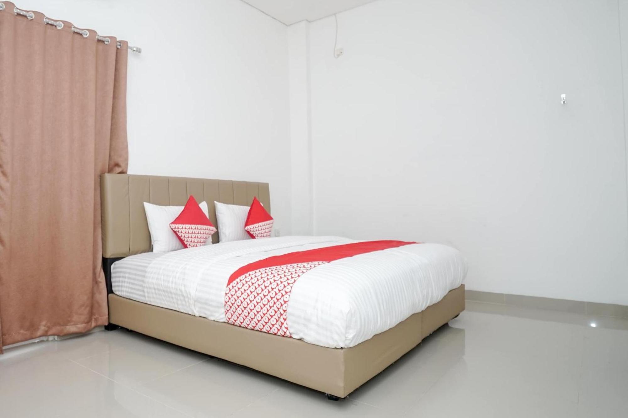Oyo 443 Barlian Hotel